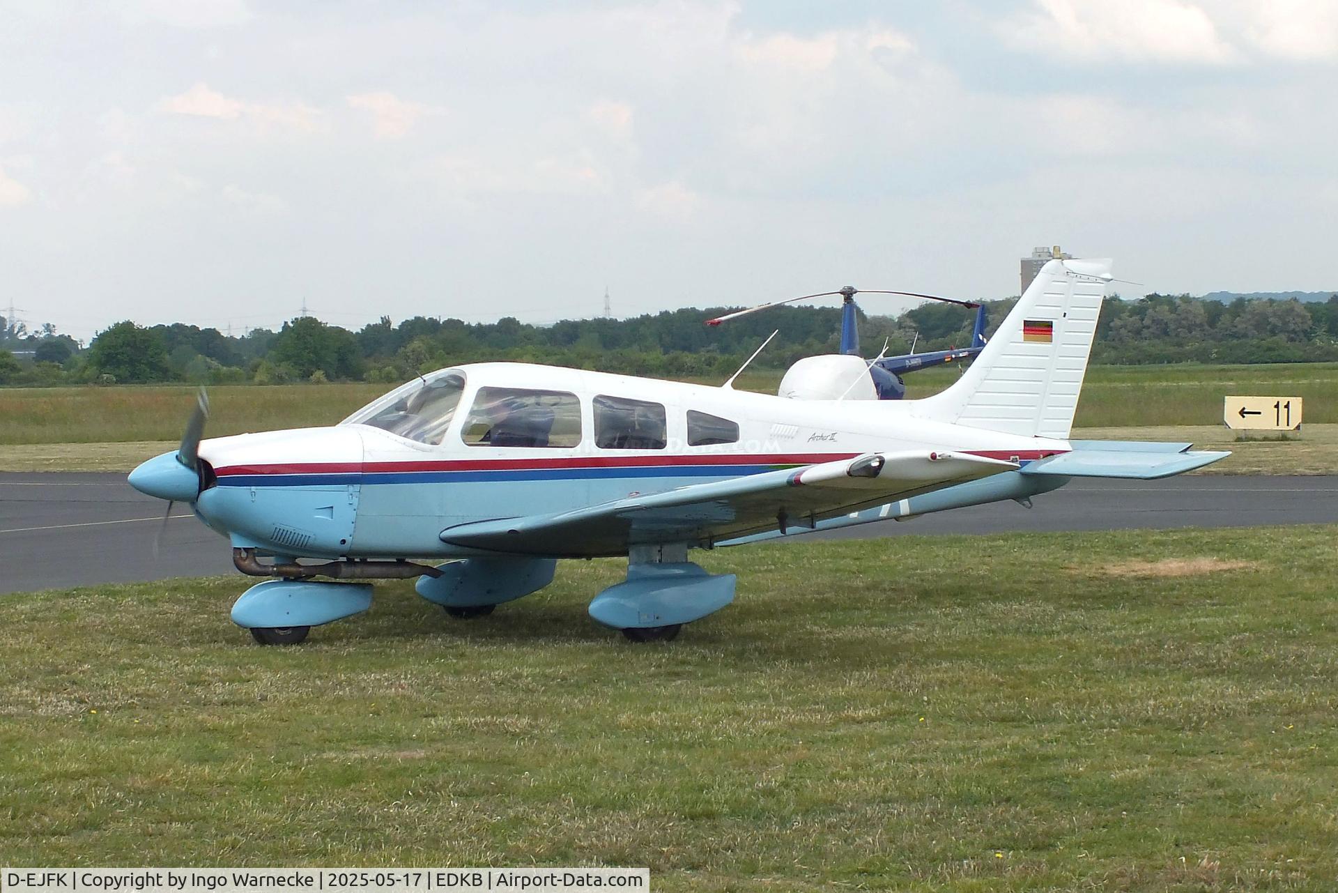 D-EJFK, Piper PA-28-181 Archer II C/N 28-90140, Piper PA-28-181 Archer II at Bonn-Hangelar airfield '2505