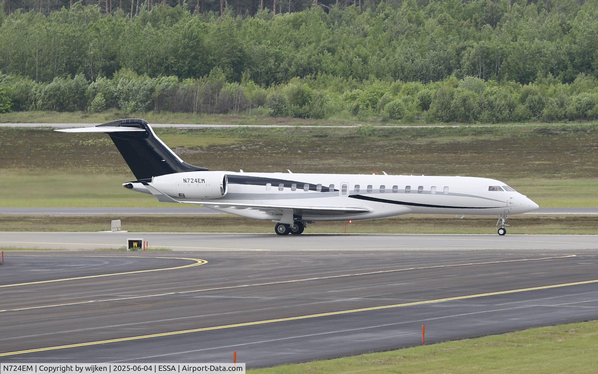 N724EM, 2024 Bombardier Global 7500 C/N 70200, Twy X