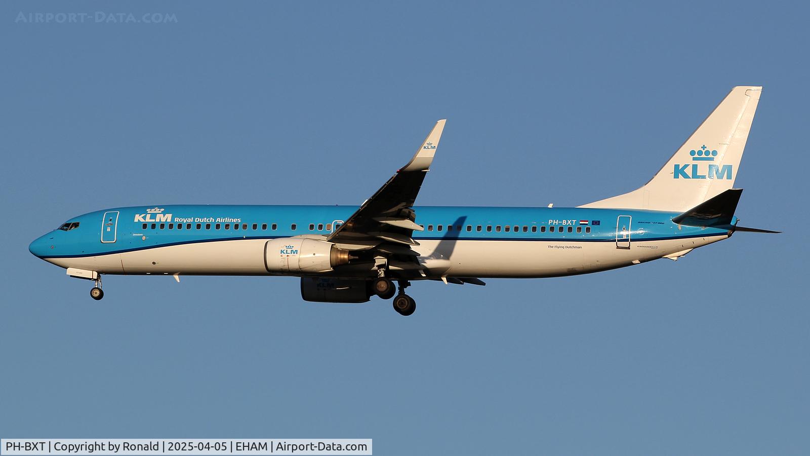 PH-BXT, 2004 Boeing 737-9K2 C/N 32944, at eham