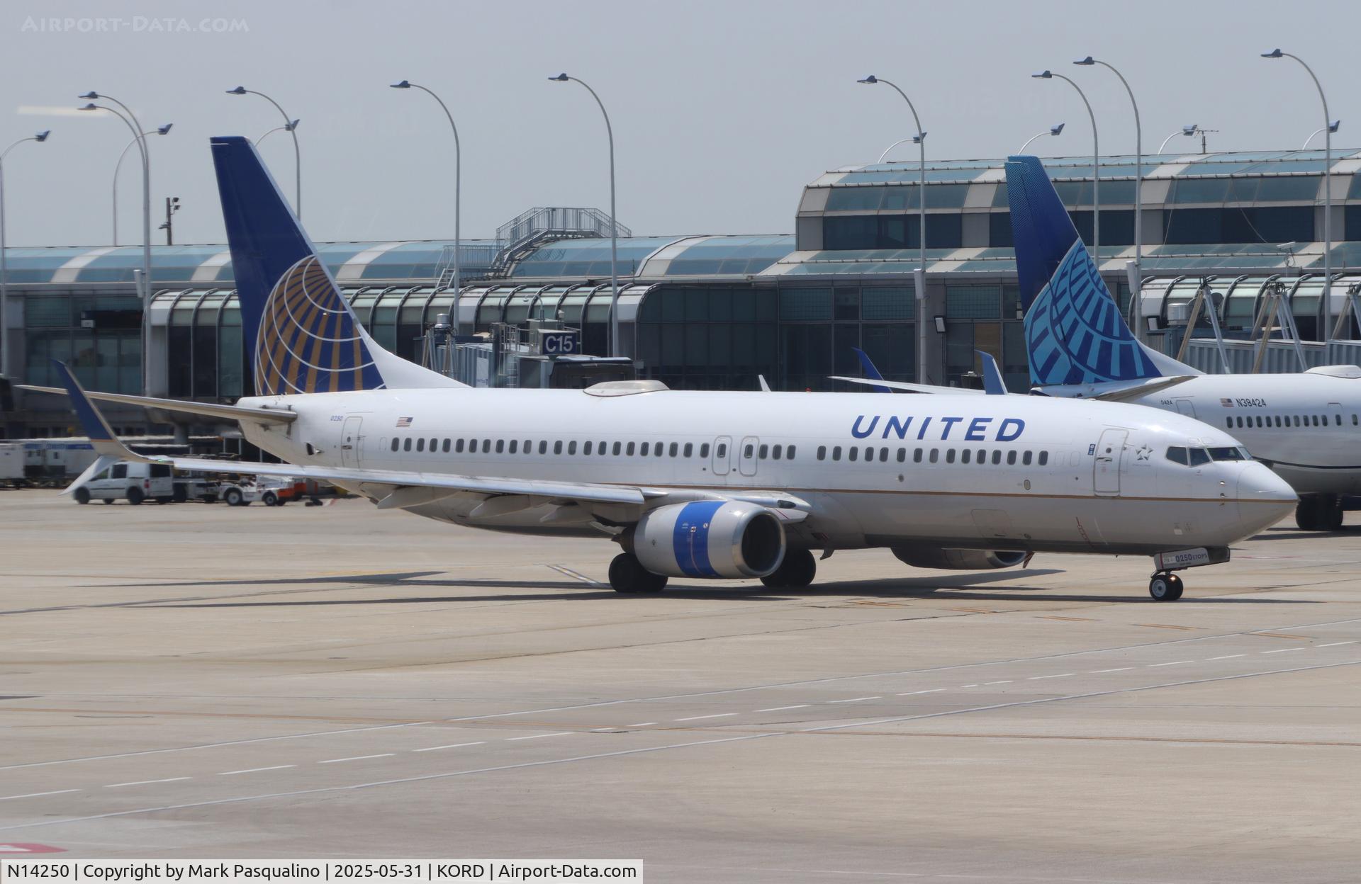N14250, 1999 Boeing 737-824 C/N 28957, Boeing 737-824