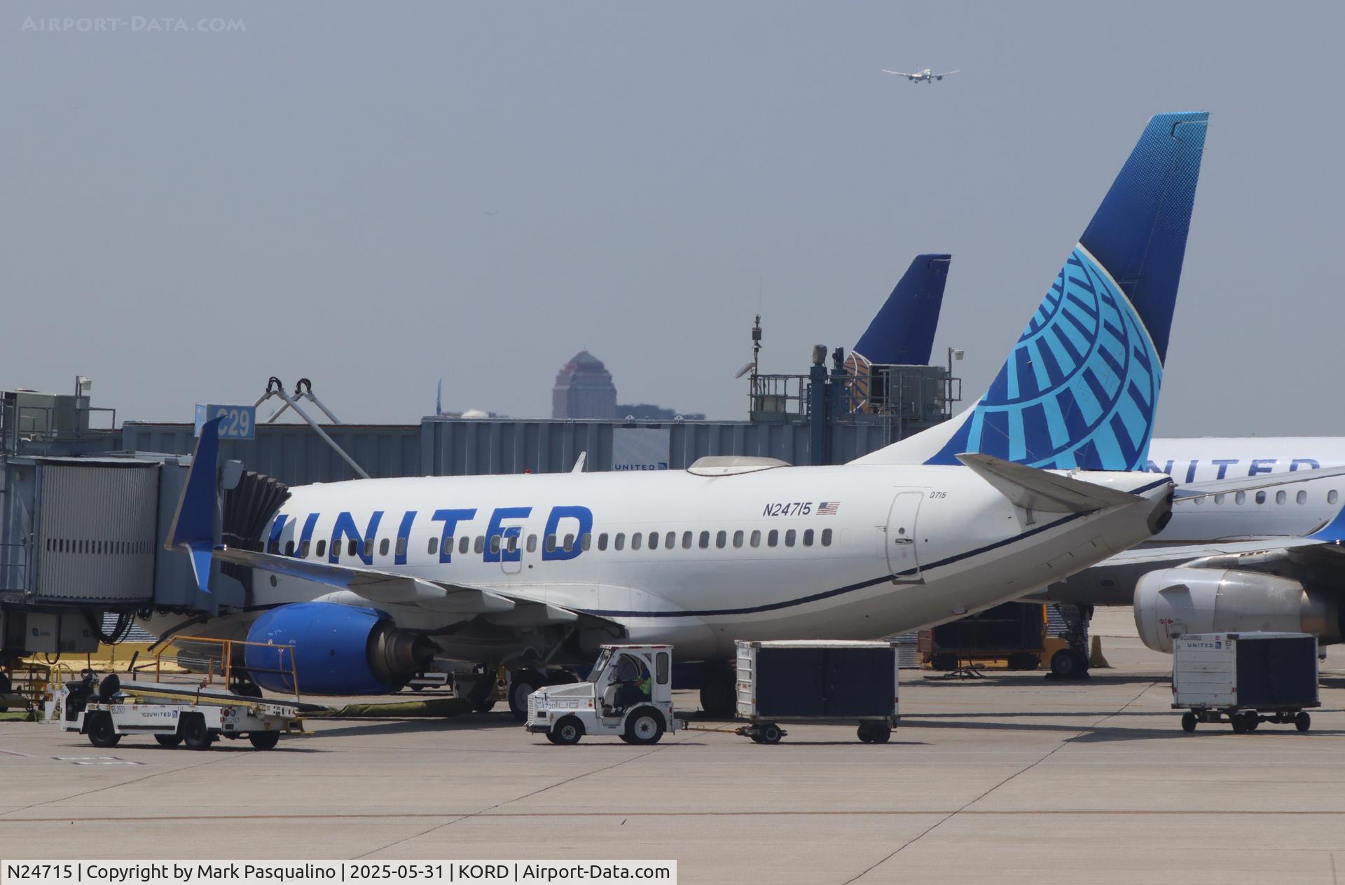 N24715, 1998 Boeing 737-724 C/N 28786, Boeing 737-724