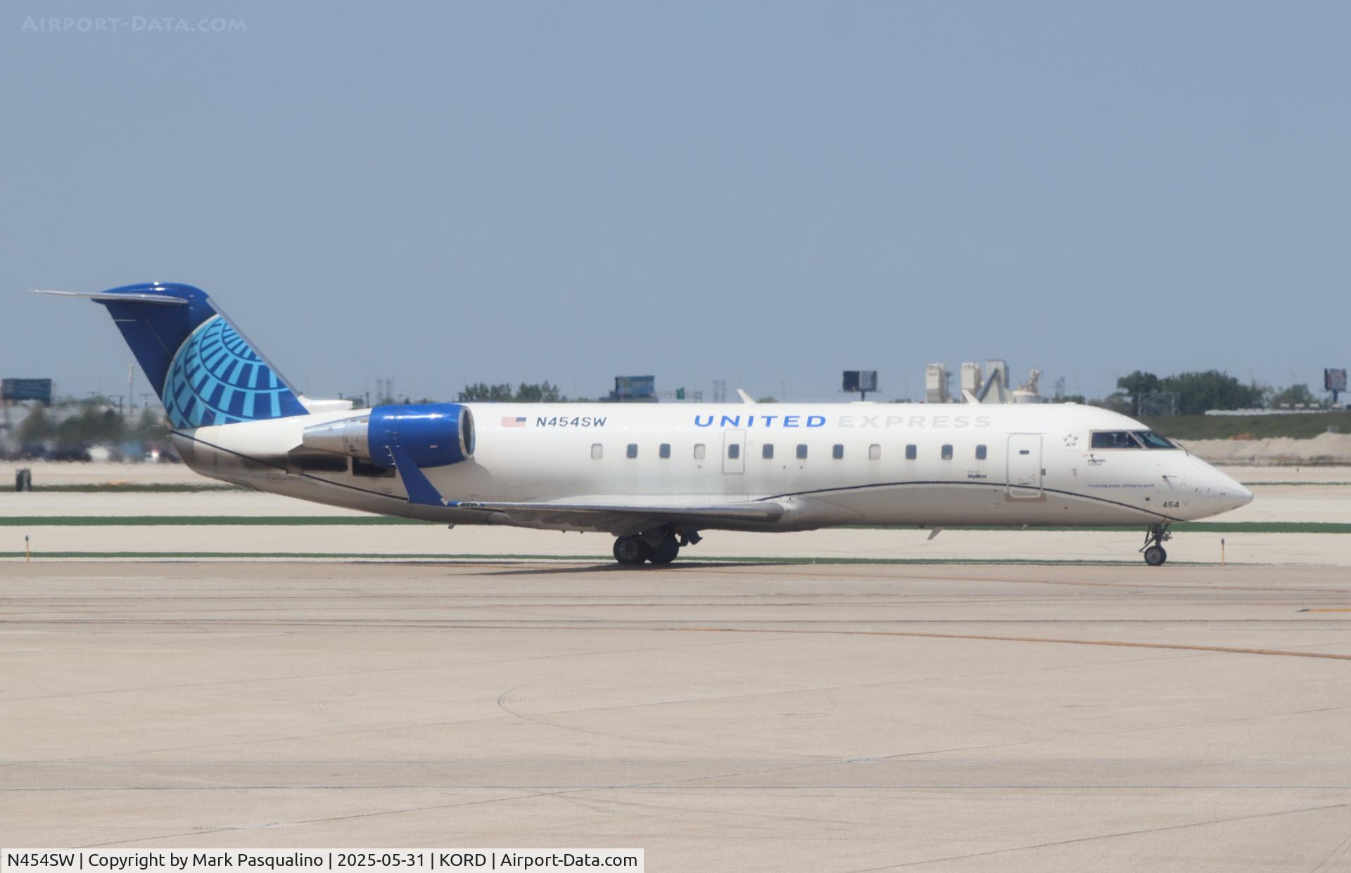 N454SW, 2003 Bombardier CRJ-200LR (CL-600-2B19) C/N 7749, CL-600-2B19
