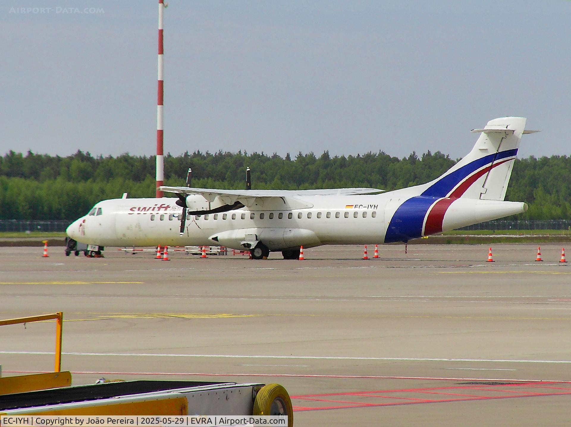 EC-IYH, 1992 ATR 72-202 C/N 330, Swiftair AT72 at RIX (EVRA)