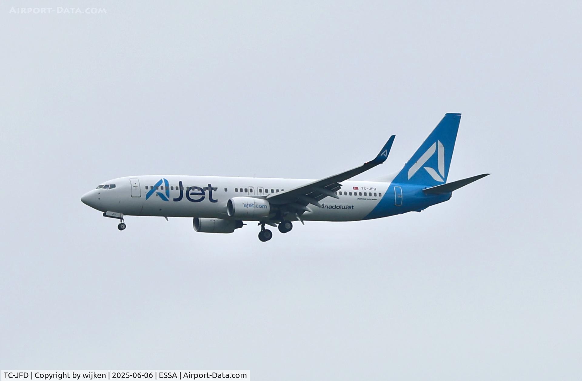 TC-JFD, 1998 Boeing 737-8F2 C/N 29766, Rwy 19R