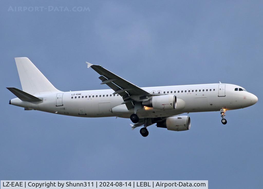 LZ-EAE, 1999 Airbus A320-214 C/N 1009, Landing rwy 24L... Nouvelair flight this day...