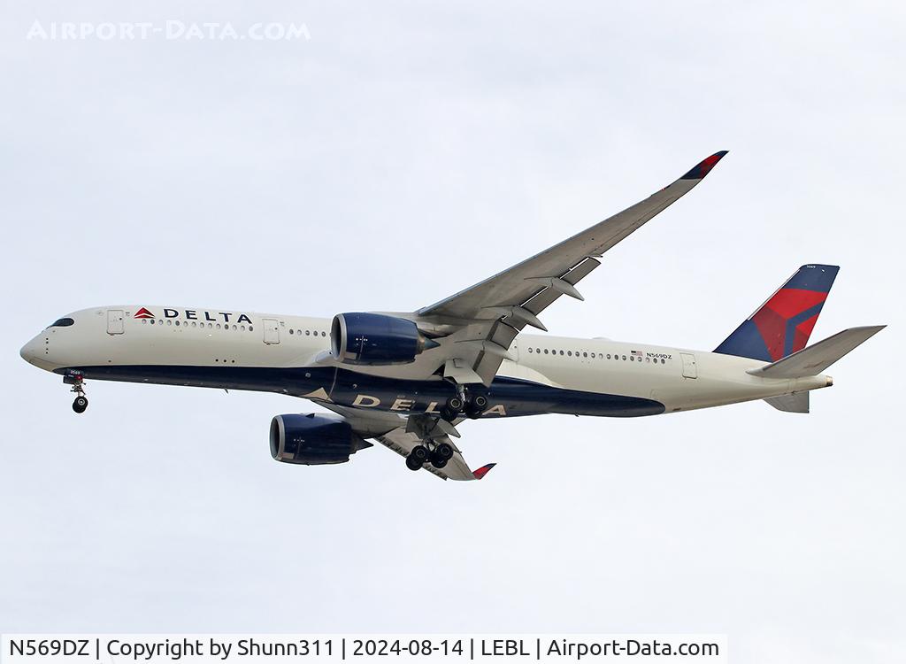 N569DZ, 2016 Airbus A350-941 C/N 027, Landing rwy 24R
