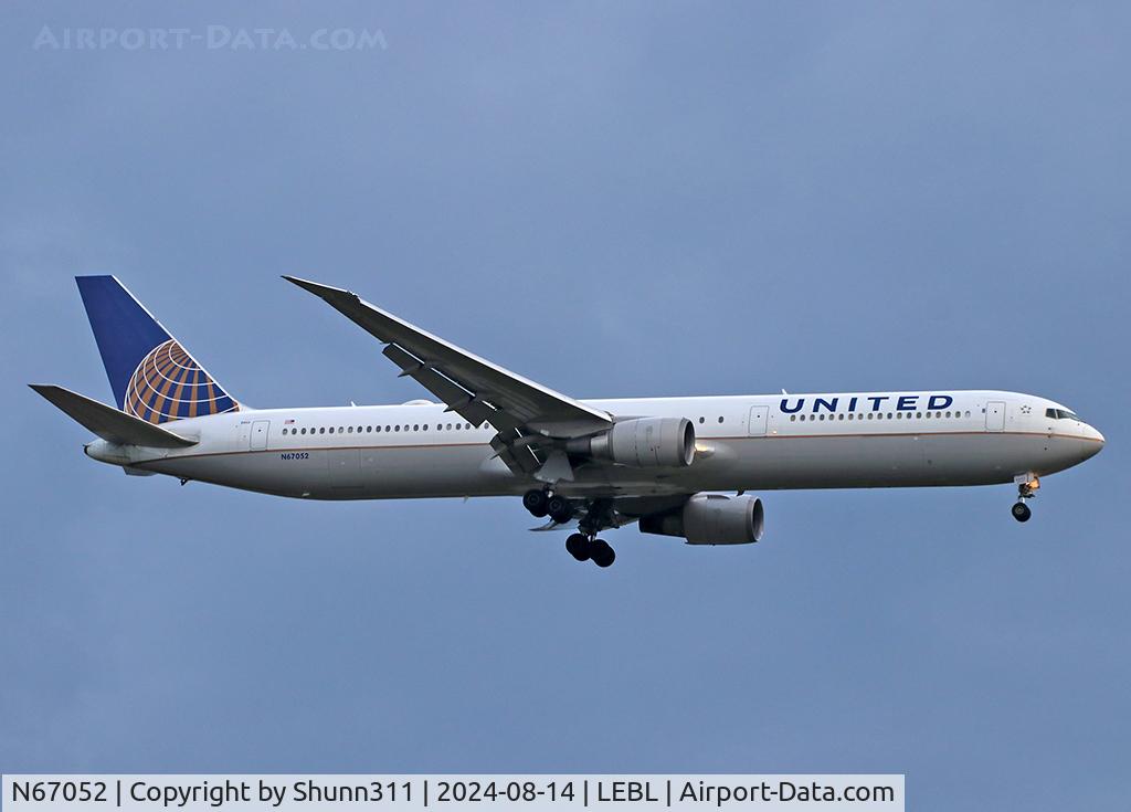 N67052, 2000 Boeing 767-424/ER C/N 29447, Landing rwy 24R in old c/s