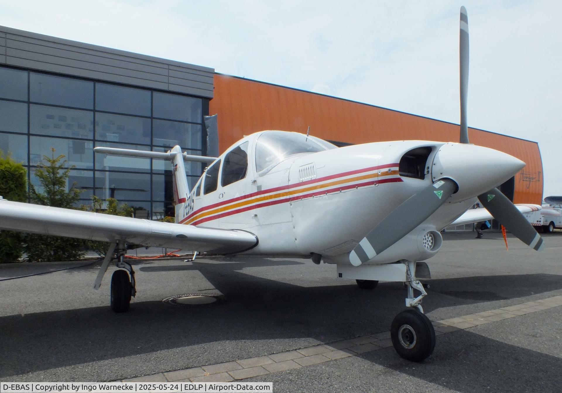 D-EBAS, Piper PA-28RT-201T Arrow IV C/N 28R8231024, Piper PA-28RT-201T Arrow IV at the 2025 Quax Hangartage / Hangardays at Paderborn Lippstadt airport