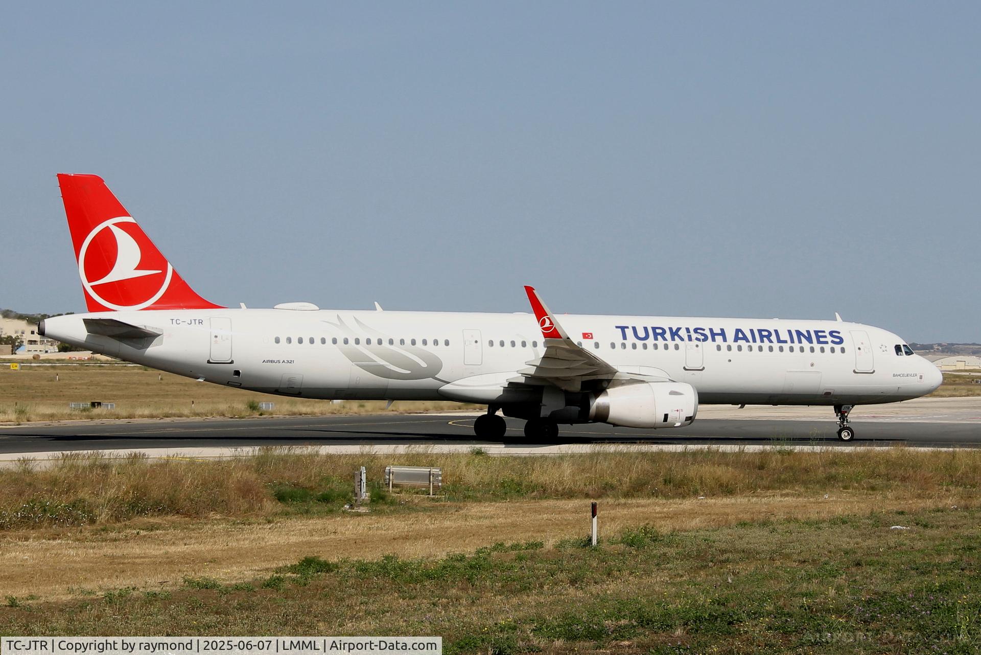 TC-JTR, 2017 Airbus A321-231 C/N 7518, Airbus A321-231 reg TC-JTR of Turkish Airlines taxying into Park No9 at Malta on arrival from Istanbul.