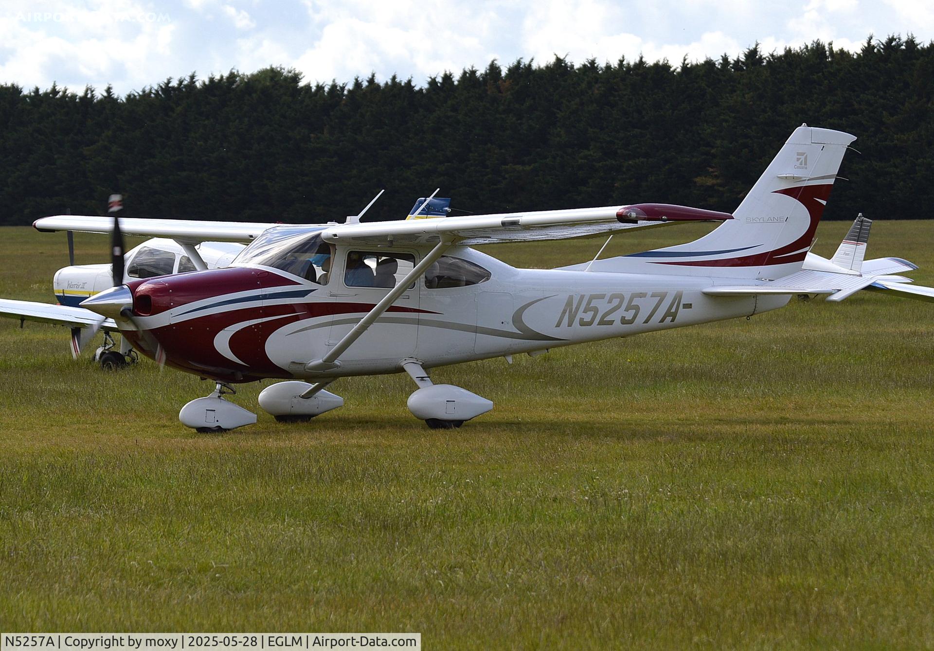 N5257A, Cessna 182T Skylane C/N 18282181, Cessna 182T Skylane at White Waltham.