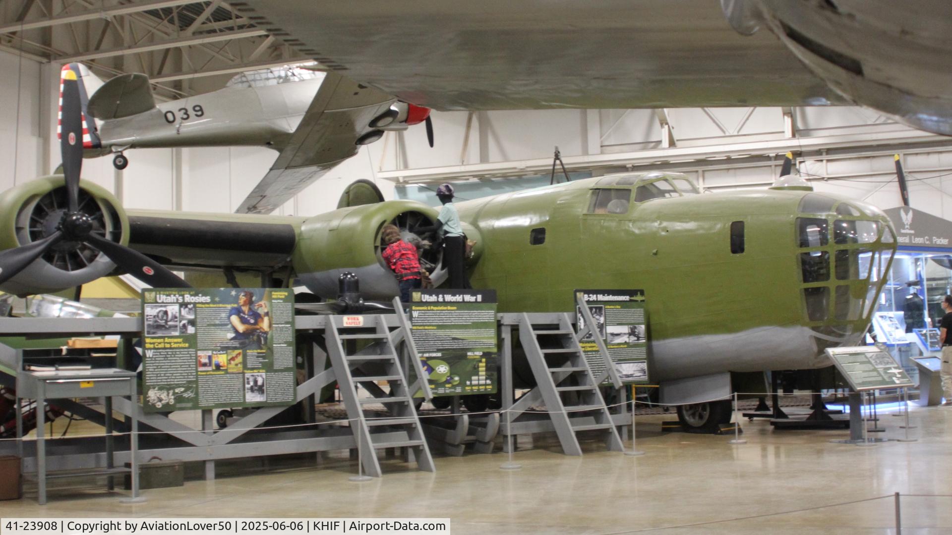 41-23908, Consolidated B-24D Liberator C/N 703, B-24D