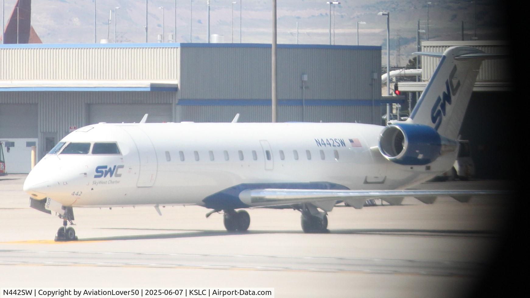 N442SW, 2002 Bombardier CRJ-200LR (CL-600-2B19) C/N 7609, SkyWest Charters CRJ-200