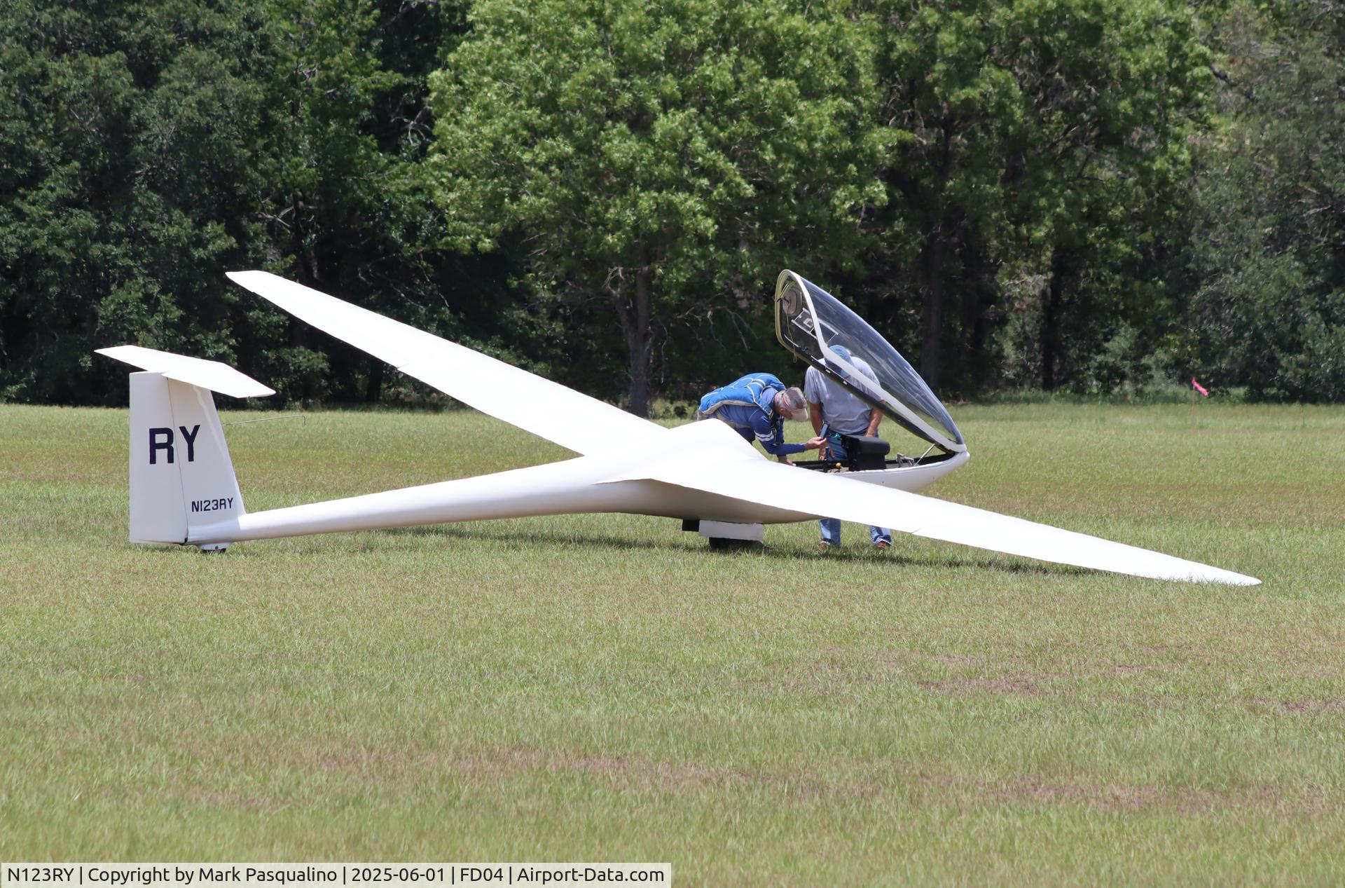 N123RY, 1985 Glaser-Dirks DG-300 C/N 3E-123, Glaser-Dirks DG-300