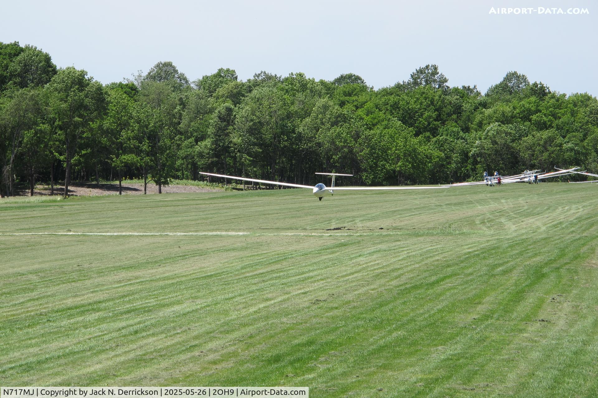 N717MJ, Schempp-Hirth DISCUS B C/N 211, Wright Memorial