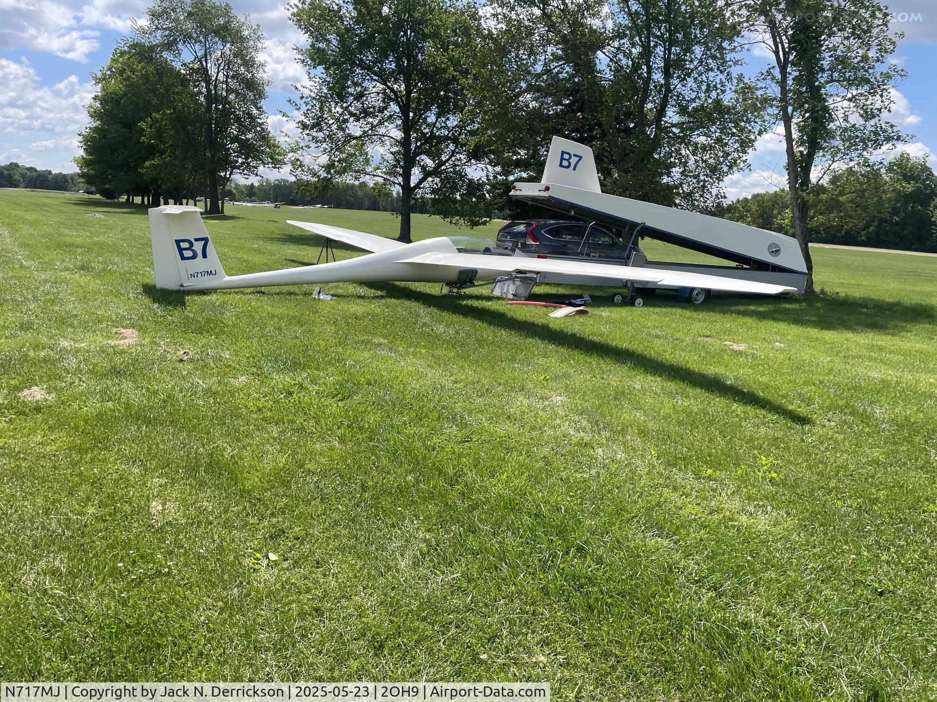 N717MJ, Schempp-Hirth DISCUS B C/N 211, CCSC
