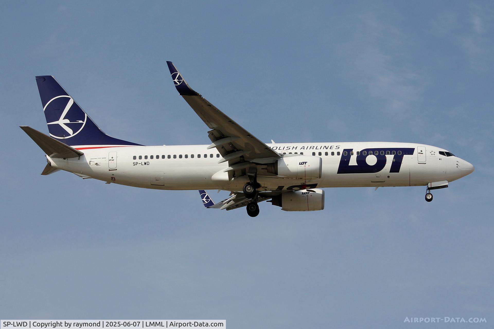 SP-LWD, 2005 Boeing 737-89P C/N 32802, Boeing 737-89P of LOT Polish Airlines reg SP-LWD on final approach to RW13.