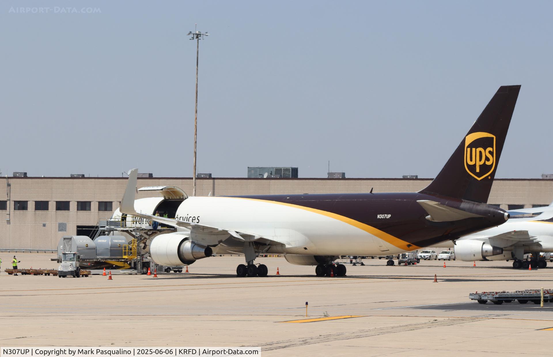 N307UP, 1996 Boeing 767-34AF C/N 27760, Boeing 767-34AF