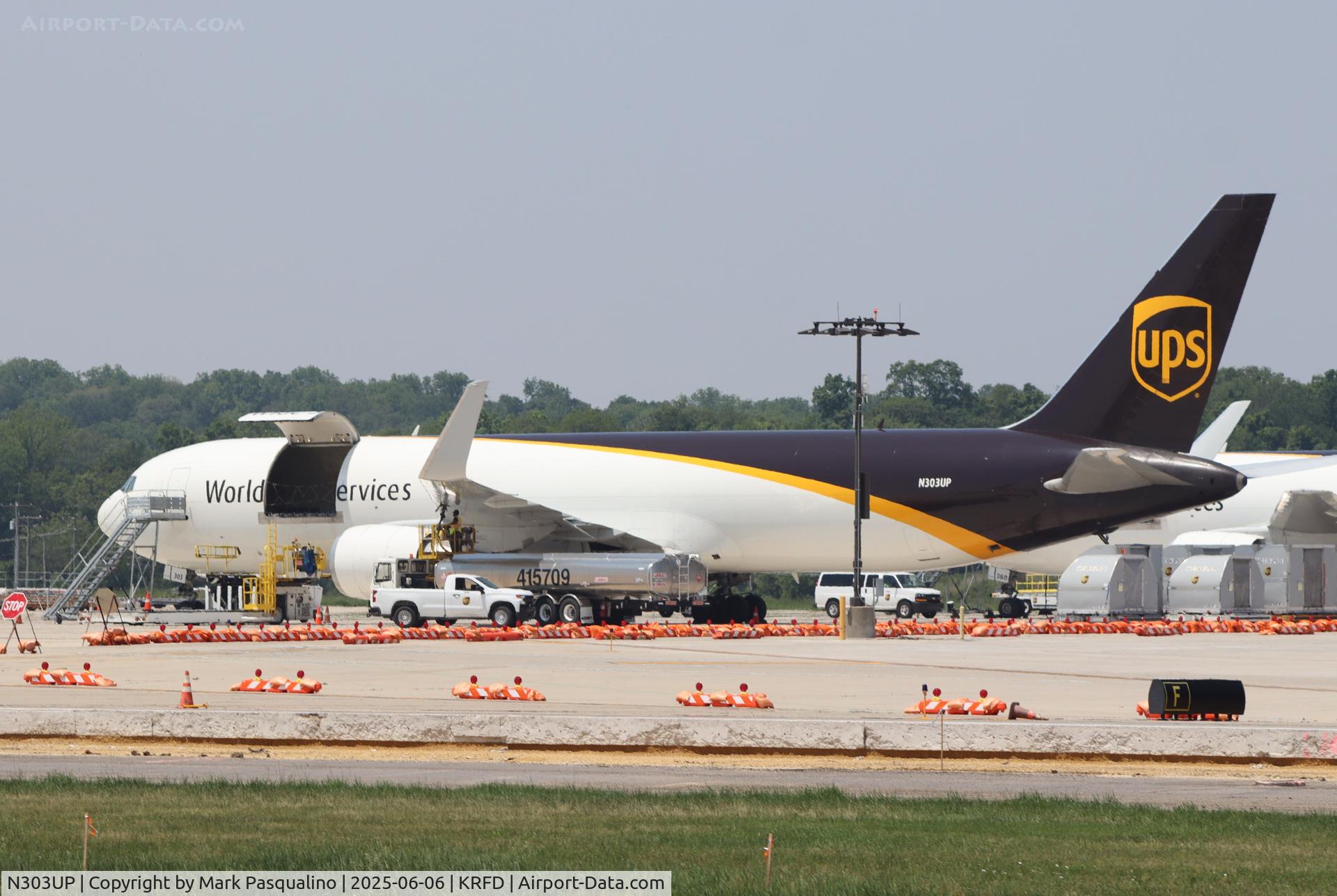 N303UP, 1995 Boeing 767-34AF C/N 27241, Boeing 767-34AF
