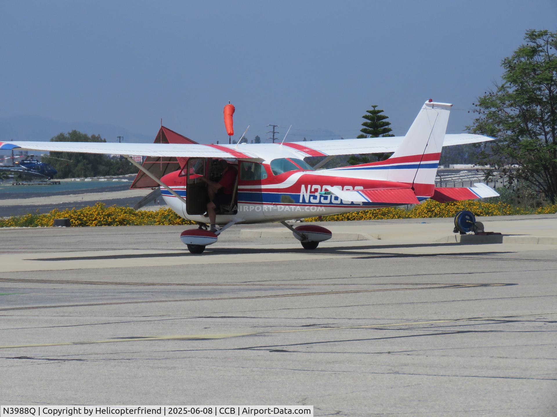 N3988Q, 1971 Cessna 172L C/N 17260088, Preparing to get fuel