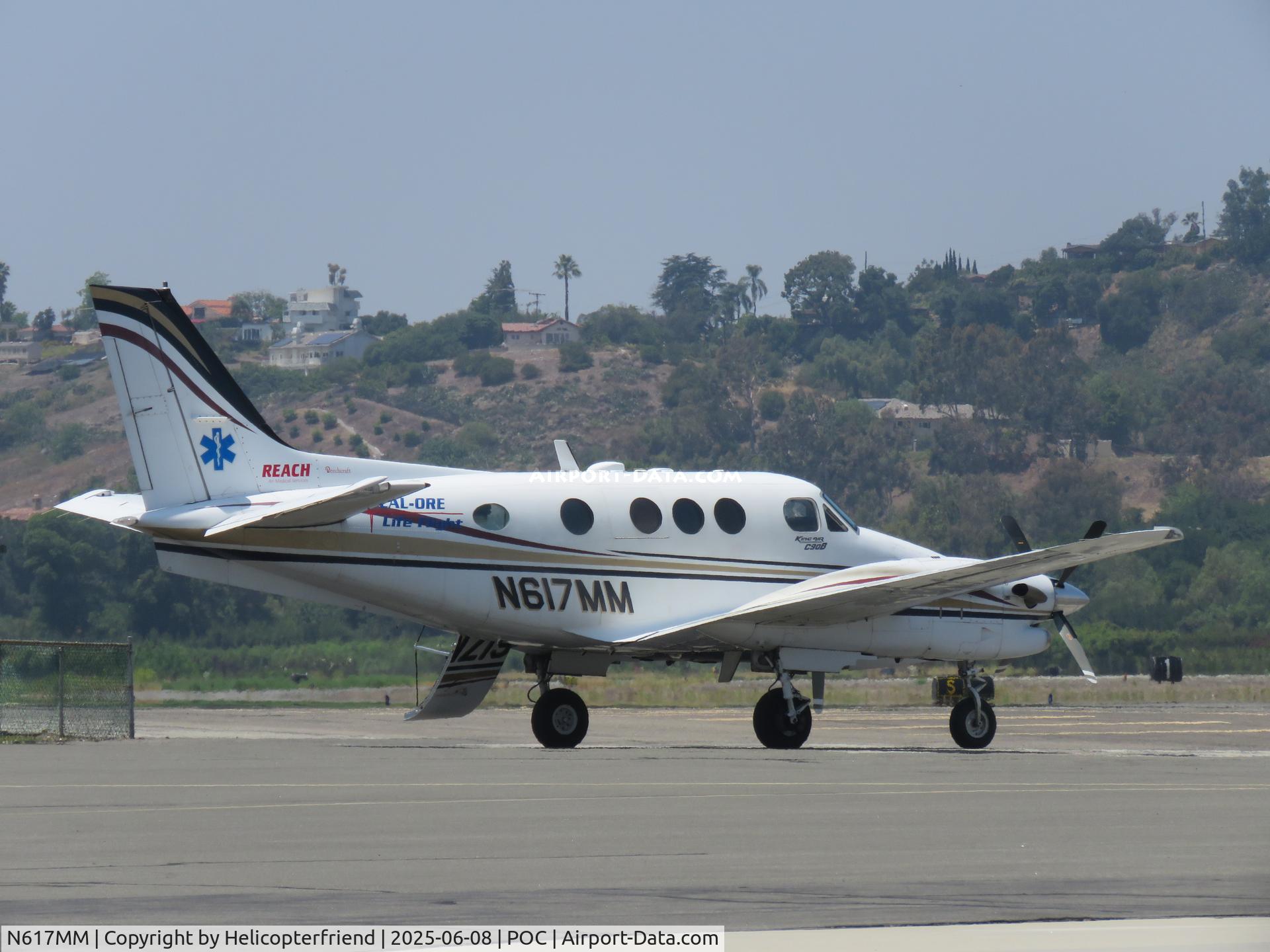 N617MM, 2000 Raytheon Aircraft Company C90A C/N LJ-1587, Appears to be waiting for passenger(s)