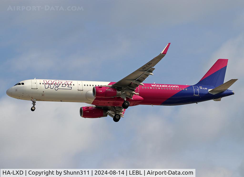 HA-LXD, 2016 Airbus A321-231 C/N 7032, Landing rwy 24R