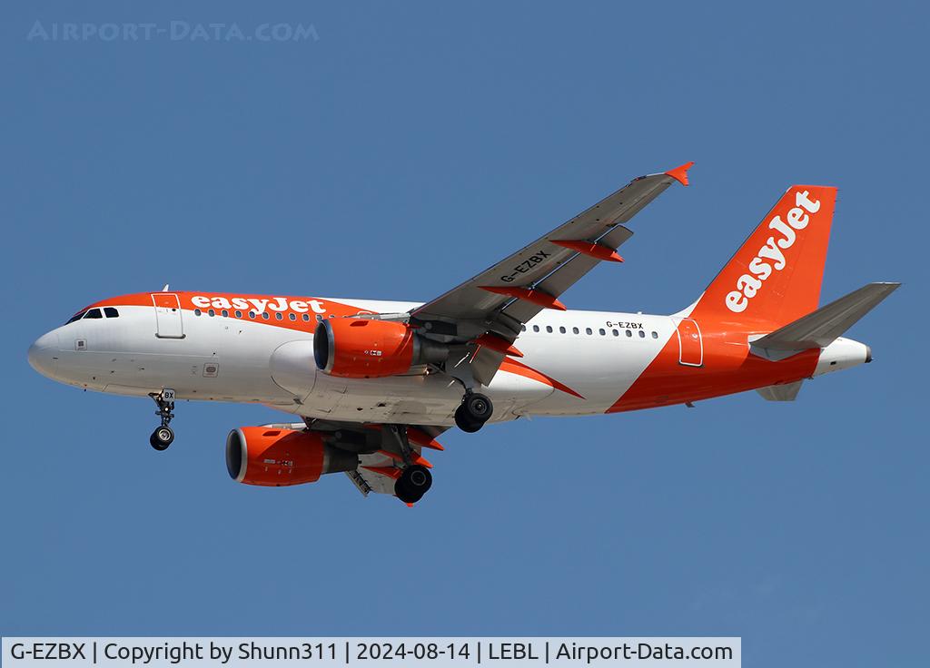 G-EZBX, 2007 Airbus A319-111 C/N 3137, Landing rwy 24R in new c/s