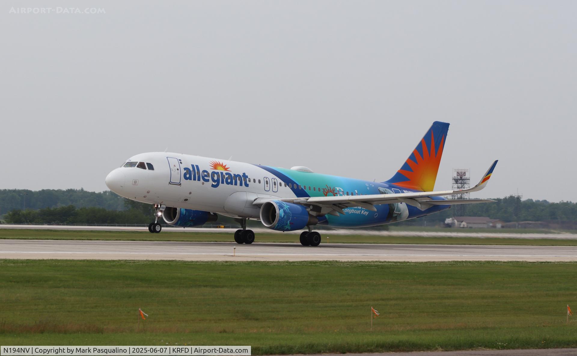 N194NV, 2015 Airbus A320-214 C/N 6889, Airbus A320-214