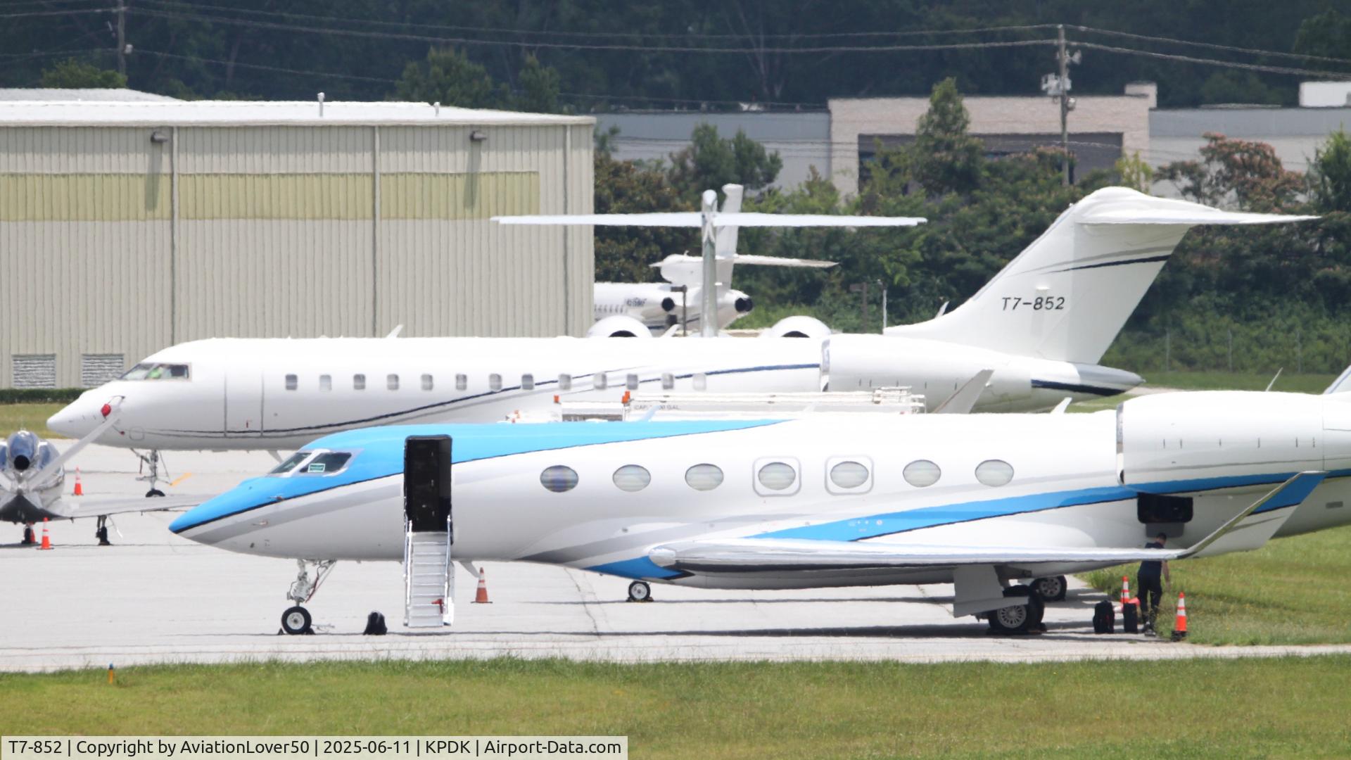T7-852, 2006 Bombardier BD700 Global Express XRS C/N 9203, MJets Thailand Global Express