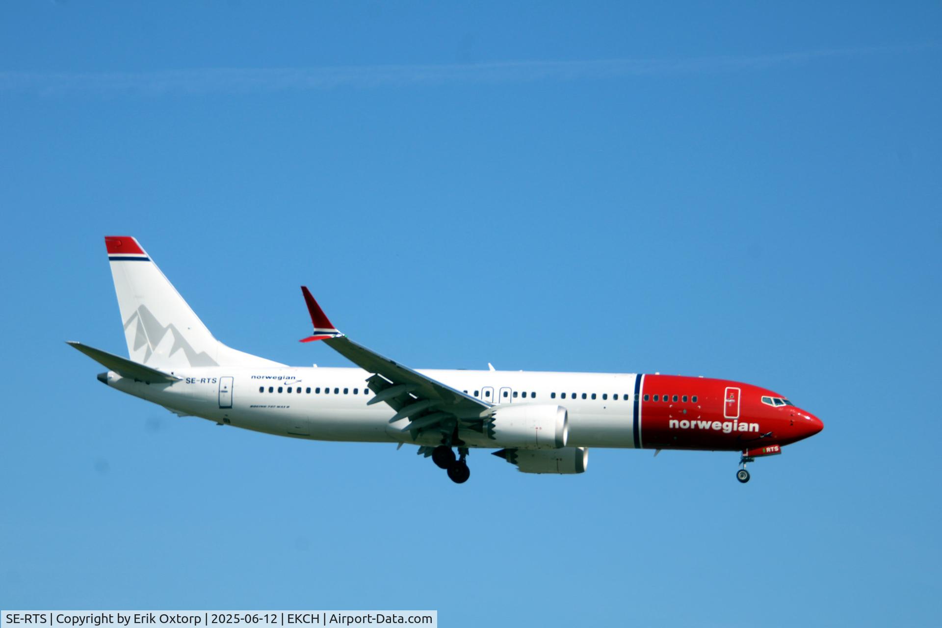 SE-RTS, 2025 Boeing 737-8 MAX C/N 62934, SE-RTS landing rw 22L
