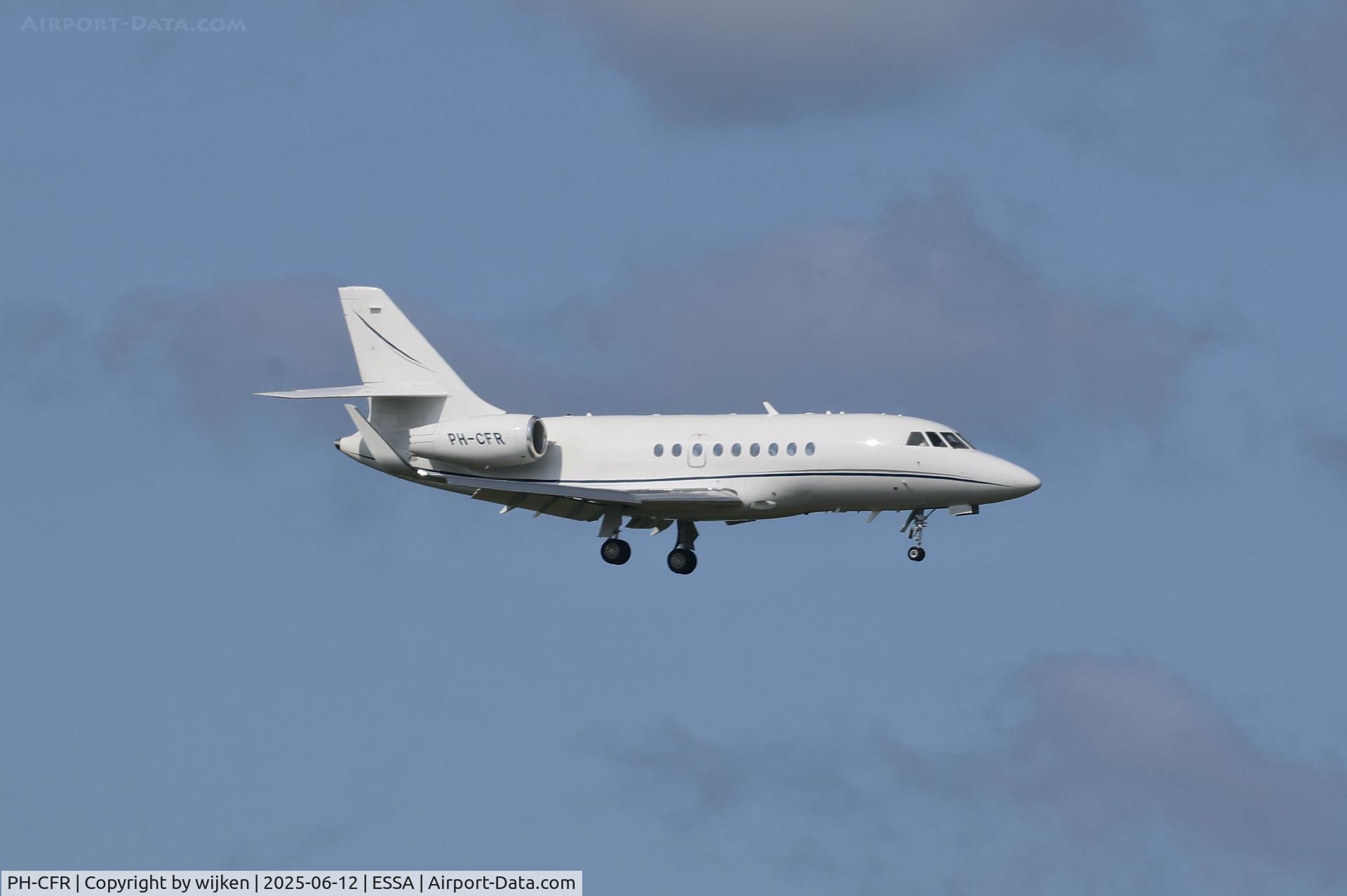 PH-CFR, Dassault Falcon 2000EX C/N 392, Rwy 01L