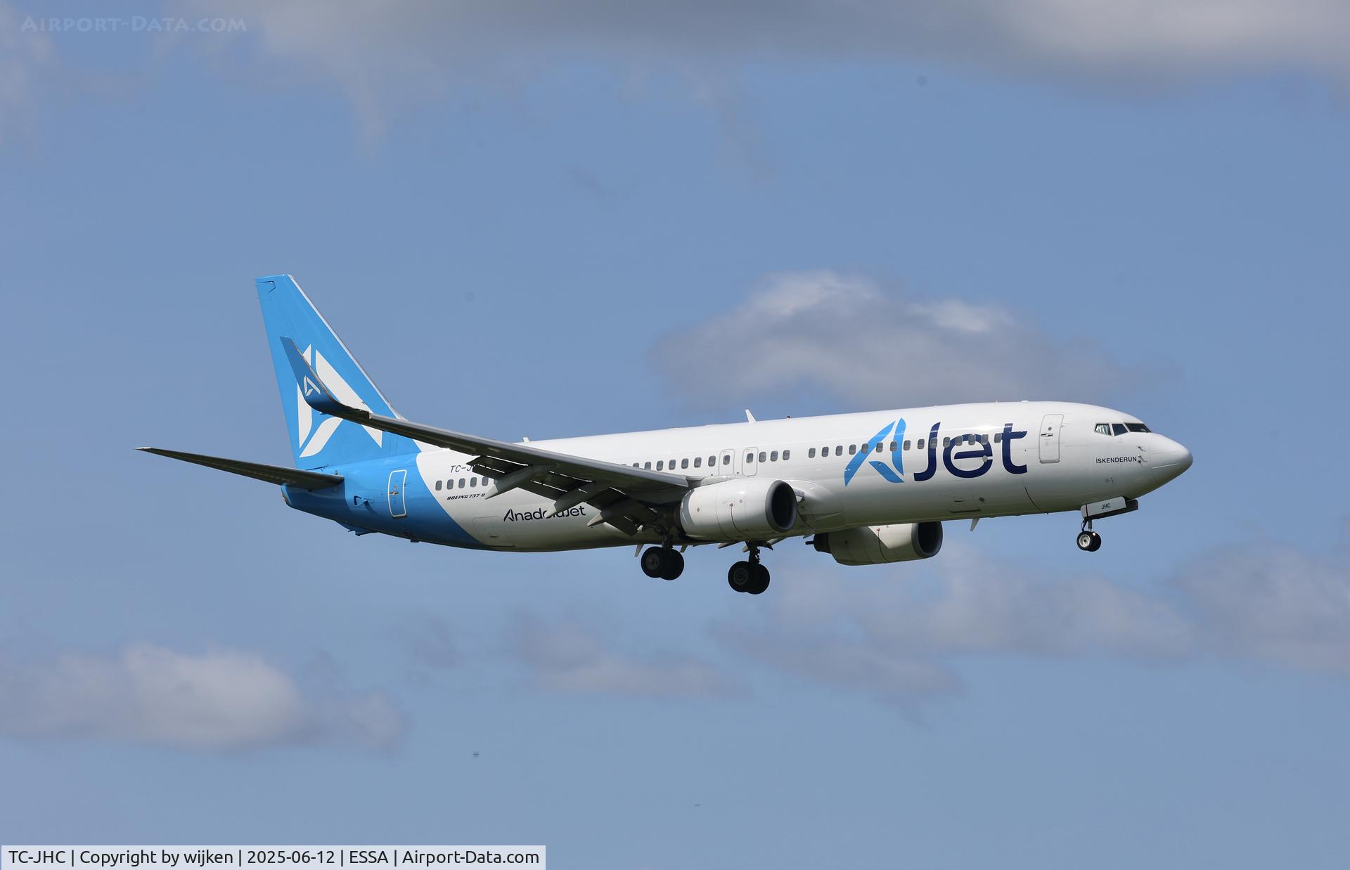 TC-JHC, 2008 Boeing 737-8F2 C/N 35742, Rwy 01L