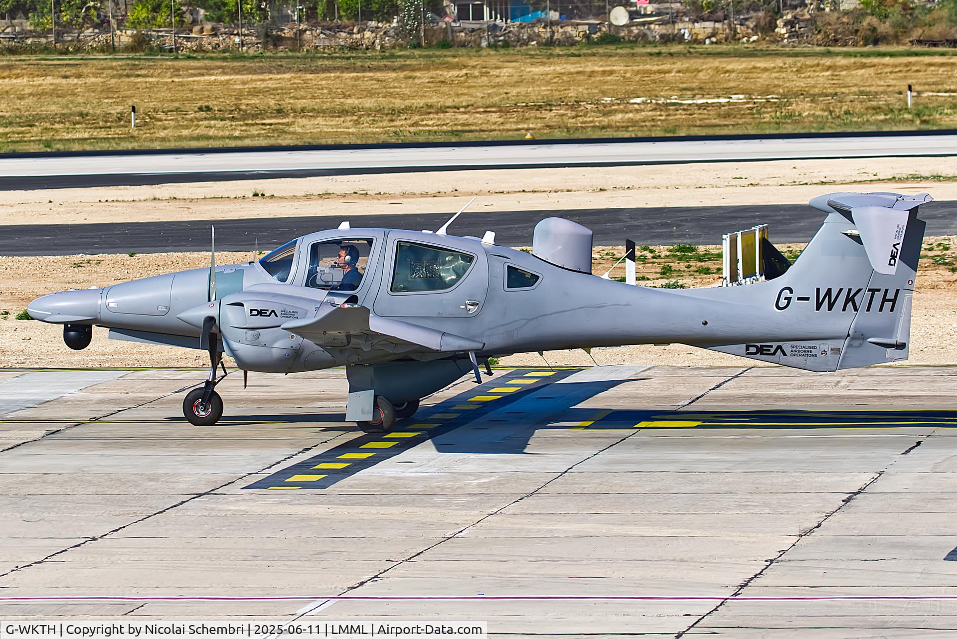 G-WKTH, 2016 Diamond DA-62 C/N 62.029, Taxing for departure
