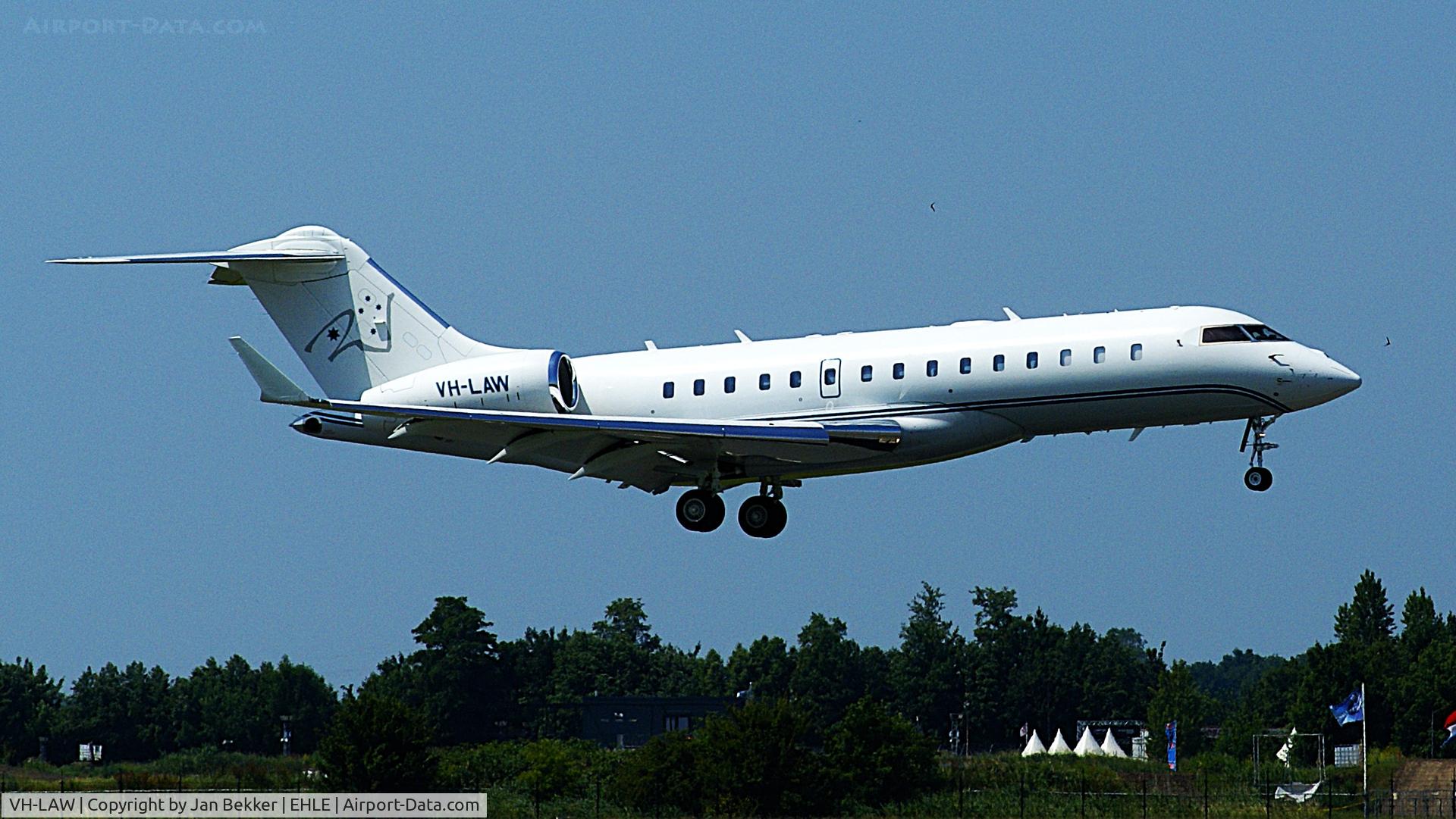 VH-LAW, 2008 Bombardier BD-700-1A10 Global Express XRS C/N 9299, Lelystad Airport for a new livey or refreshment by Satys