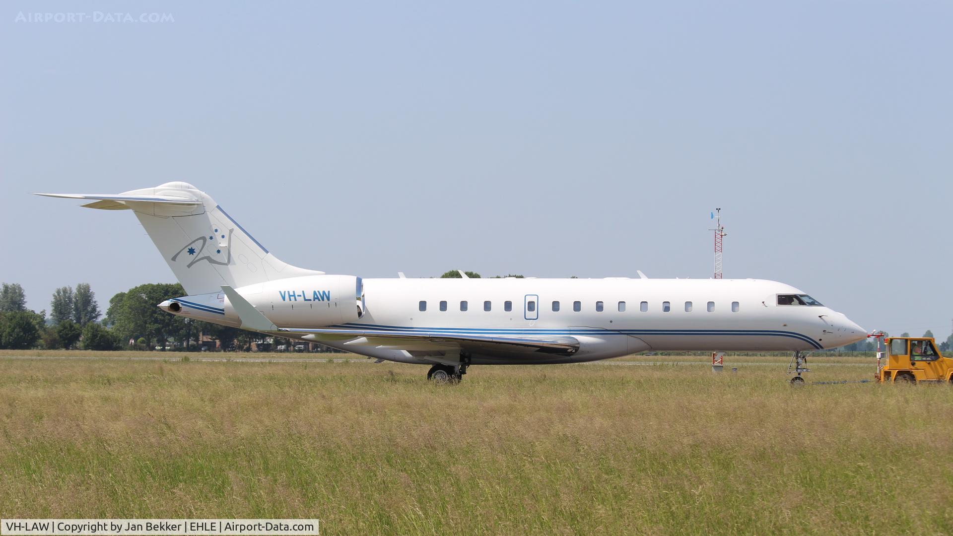 VH-LAW, 2008 Bombardier BD-700-1A10 Global Express XRS C/N 9299, Lelystad Airport for a new livey or refreshment by Satys