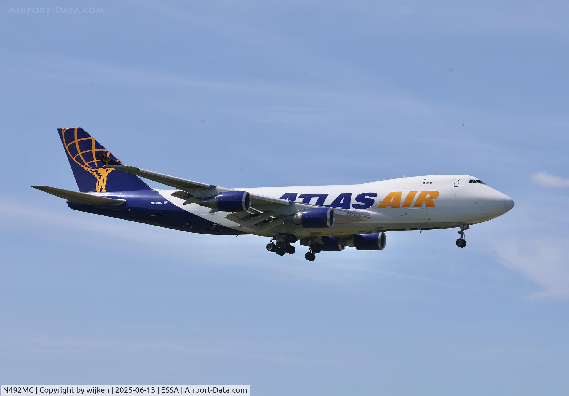 N492MC, 1998 Boeing 747-47UF C/N 29253, Rwy 01L