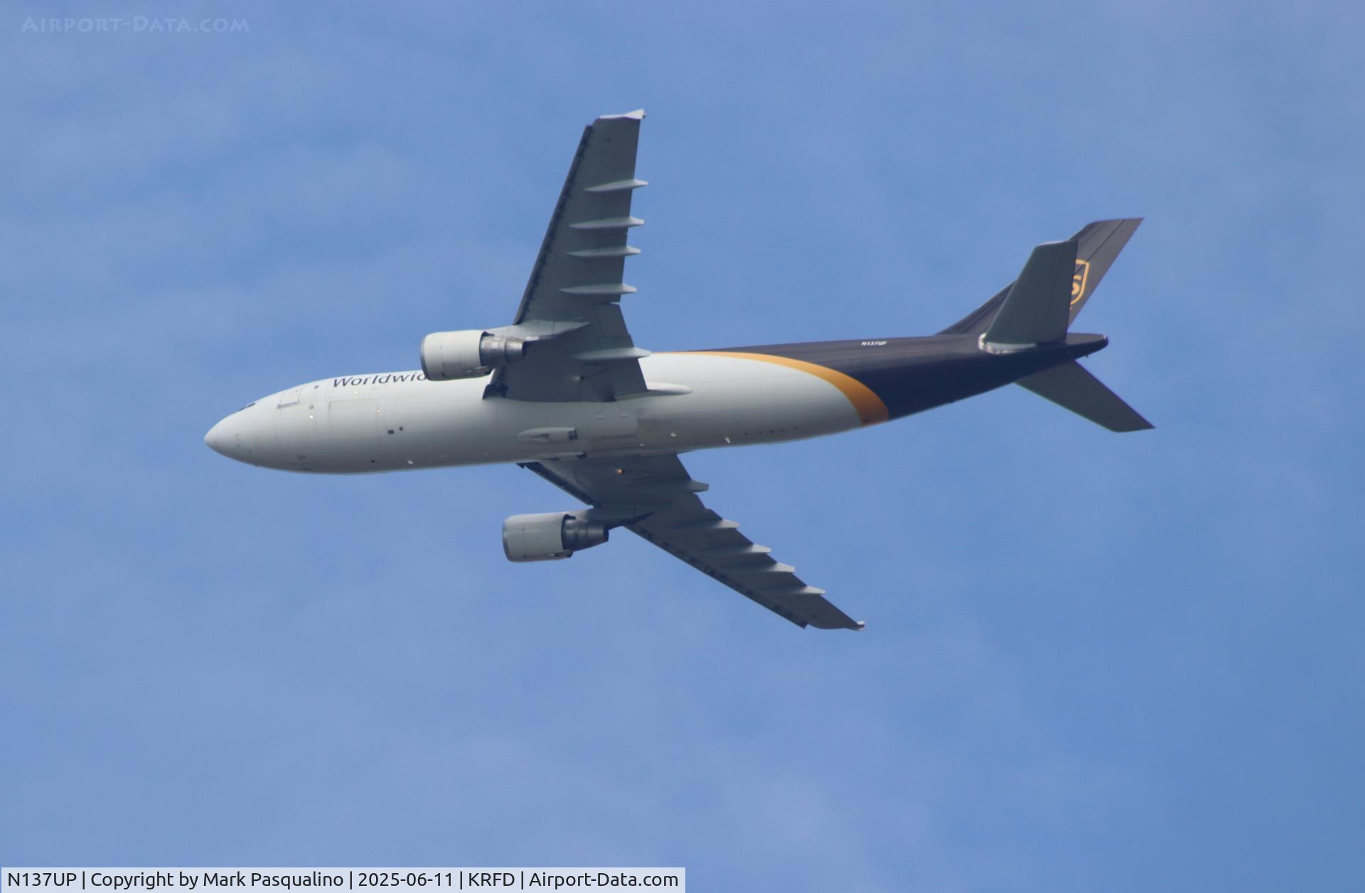 N137UP, 2001 Airbus A300F4-622R C/N 820, Airbus A300F4-622R