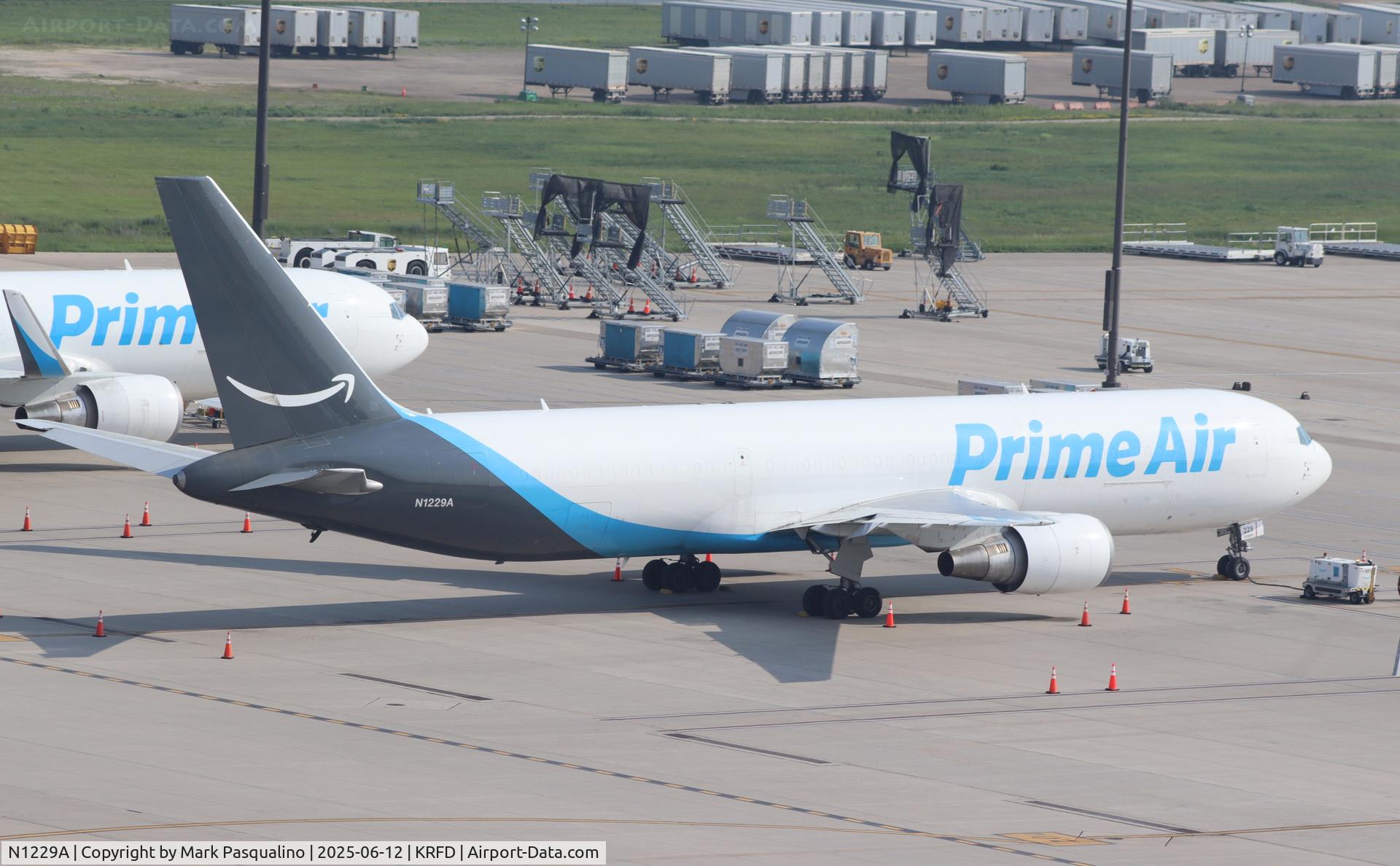 N1229A, 1999 Boeing 767-306/ER C/N 28884, Boeing 767-306/ER