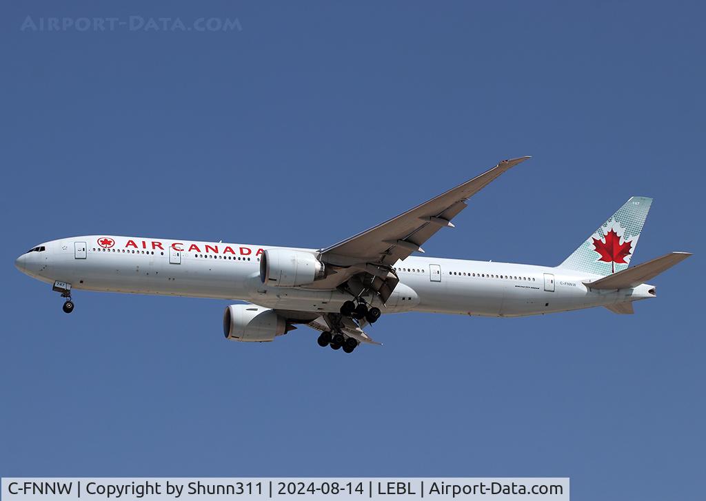 C-FNNW, 2014 Boeing 777-333/ER C/N 43250, Landing rwy 24R