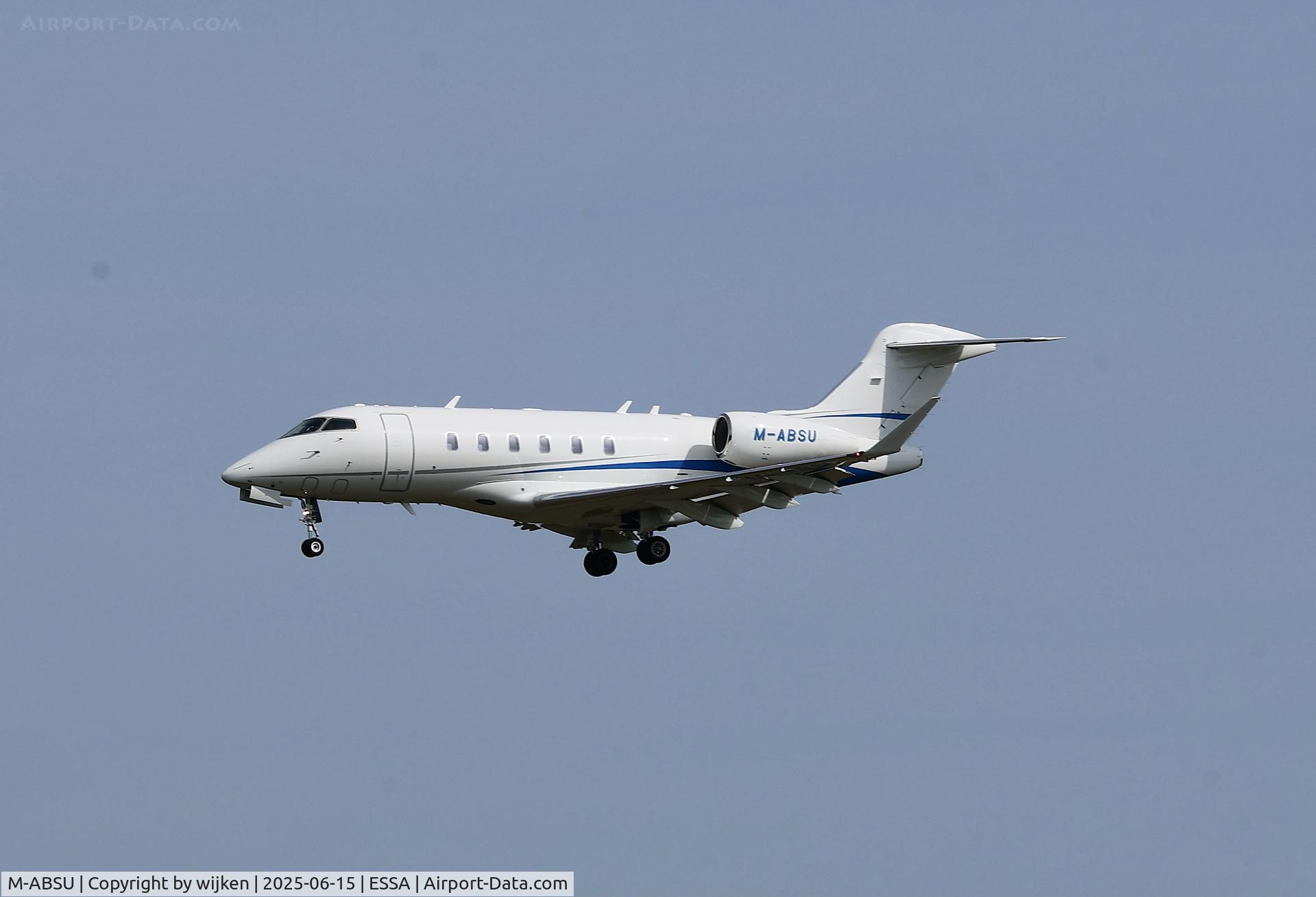 M-ABSU, 2025 Bombardier Challenger 3500 C/N 21052, Rwy 26