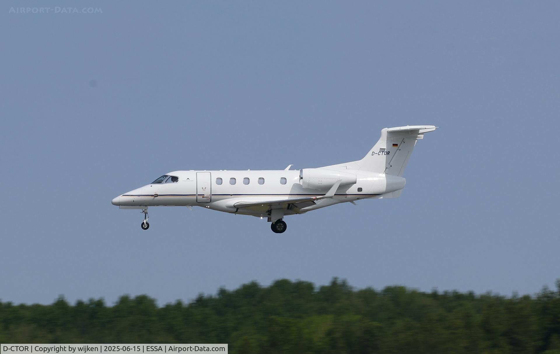 D-CTOR, Embraer EMB-505 Phenom 300 C/N 50500481, Rwy 26