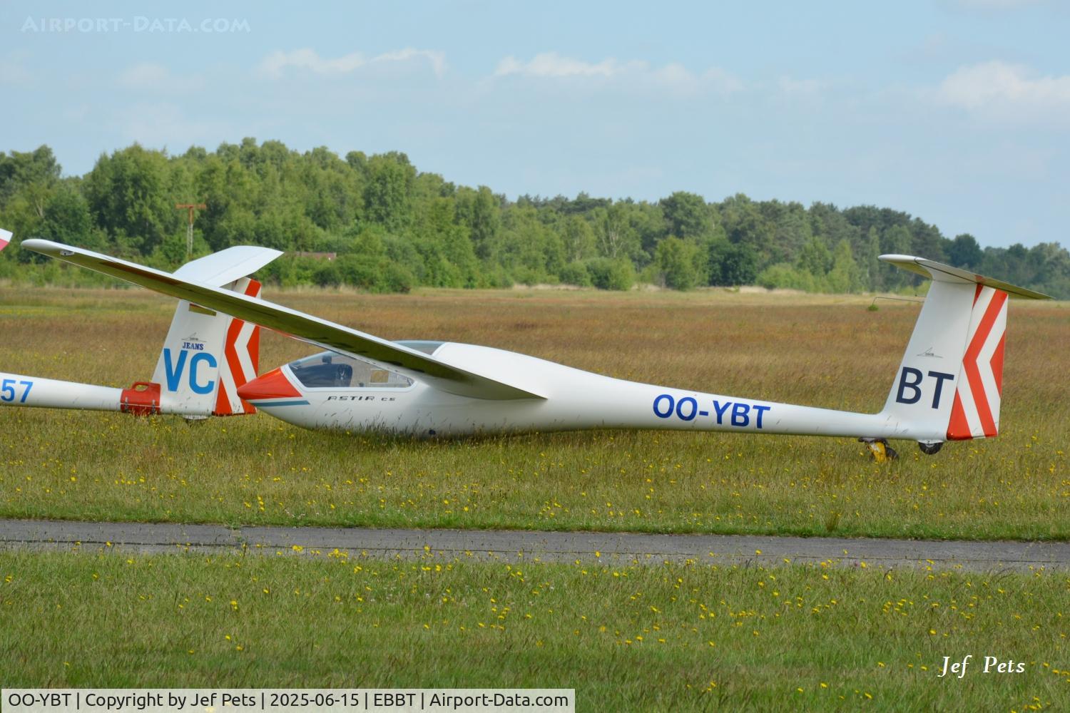 OO-YBT, 1977 Grob G-102 Astir CS Jeans C/N 2045, At Brasschaat.