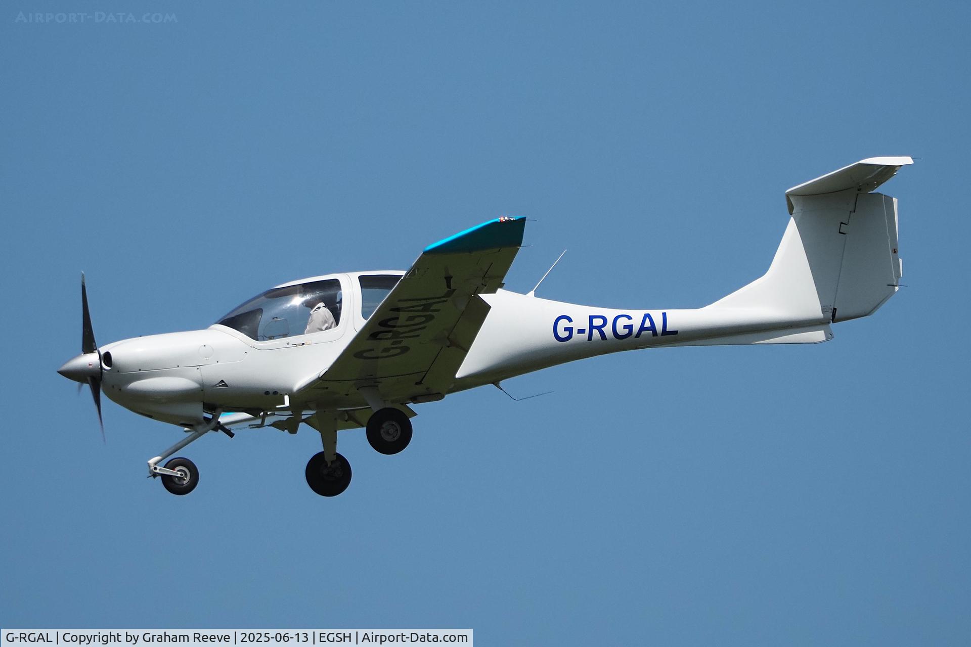 G-RGAL, 2007 Diamond DA-40D Diamond Star Diamond Star C/N D4.283, Landing at Norwich.
