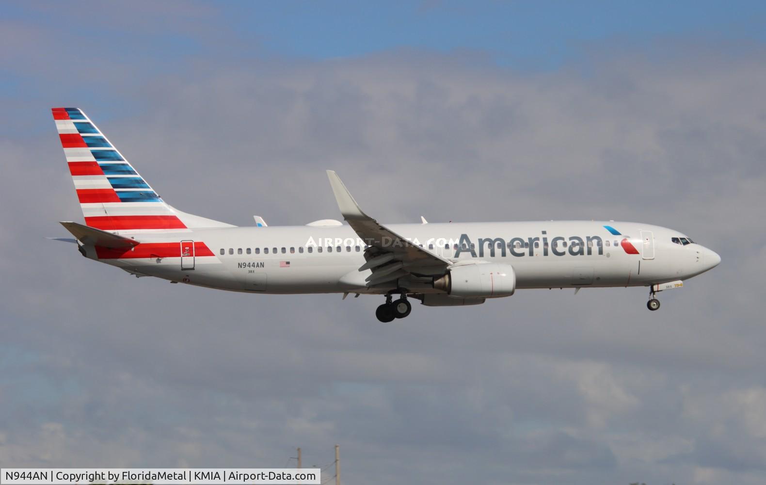 N944AN, 2000 Boeing 737-823 C/N 29535, AAL 738 zx snu, musc-mia