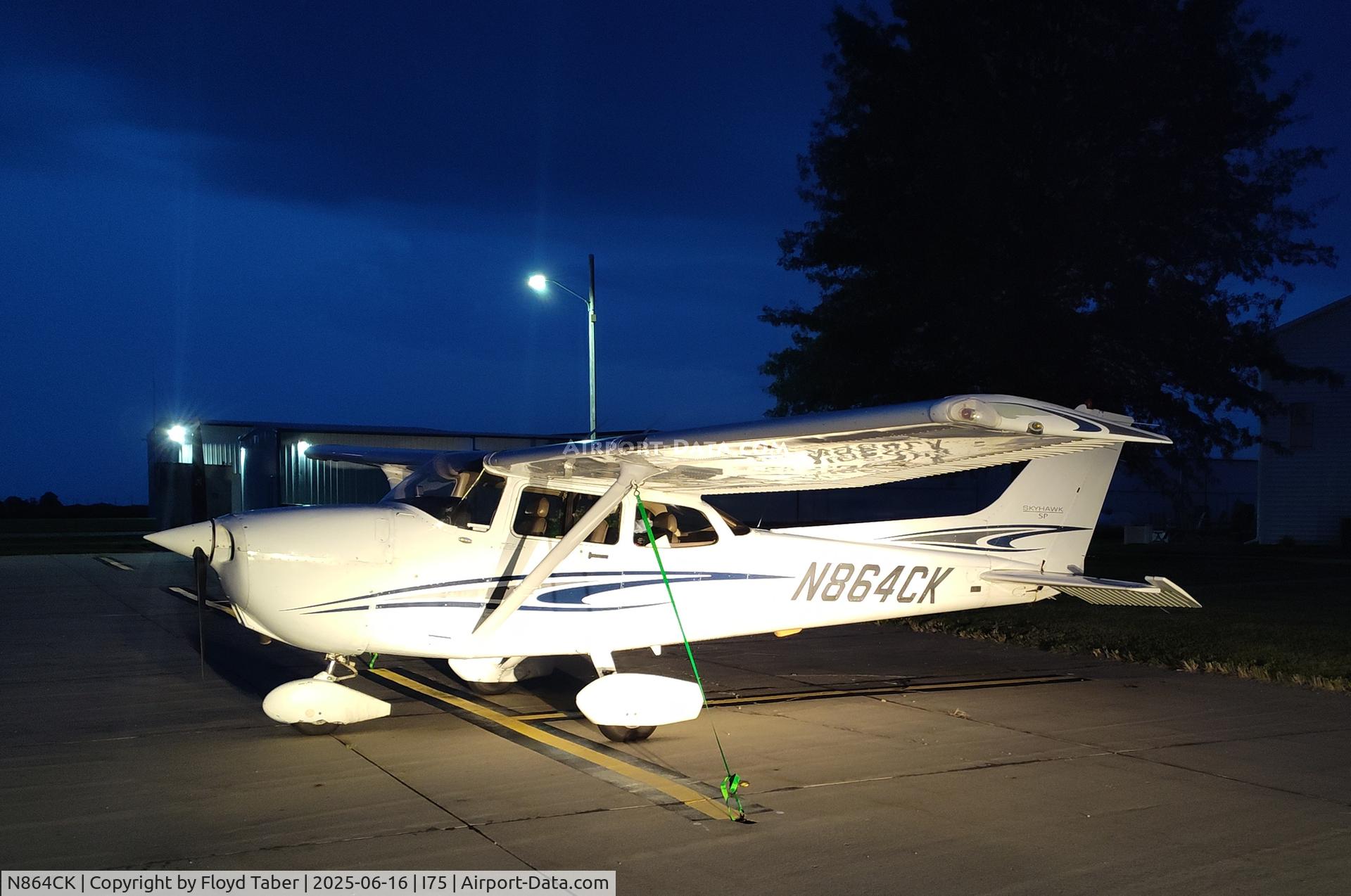 N864CK, 2005 Cessna 172S C/N 172S9864, Spending a stormy night on the I75 ramp