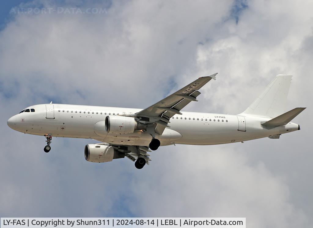 LY-FAS, 2010 Airbus A320-214 C/N 4273, Landing rwy 24R... Vueling Airlines summer lease