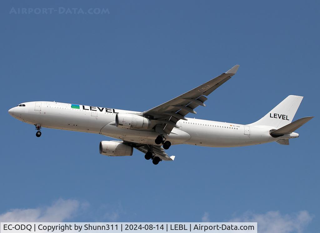 EC-ODQ, 2009 Airbus A330-343 C/N 1077, Landing rwy 24R