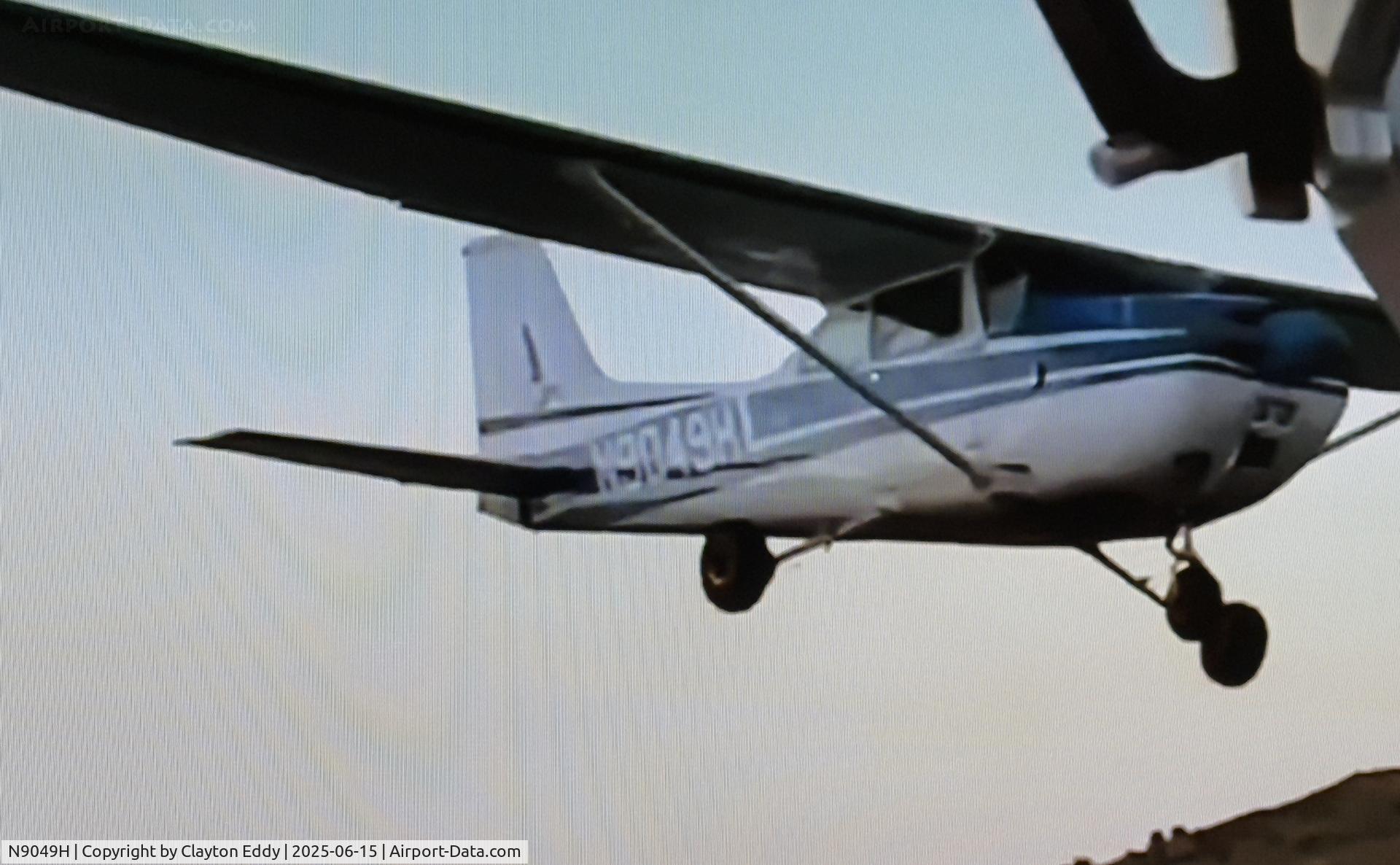 N9049H, 1975 Cessna 172M C/N 17265918, Not my pic