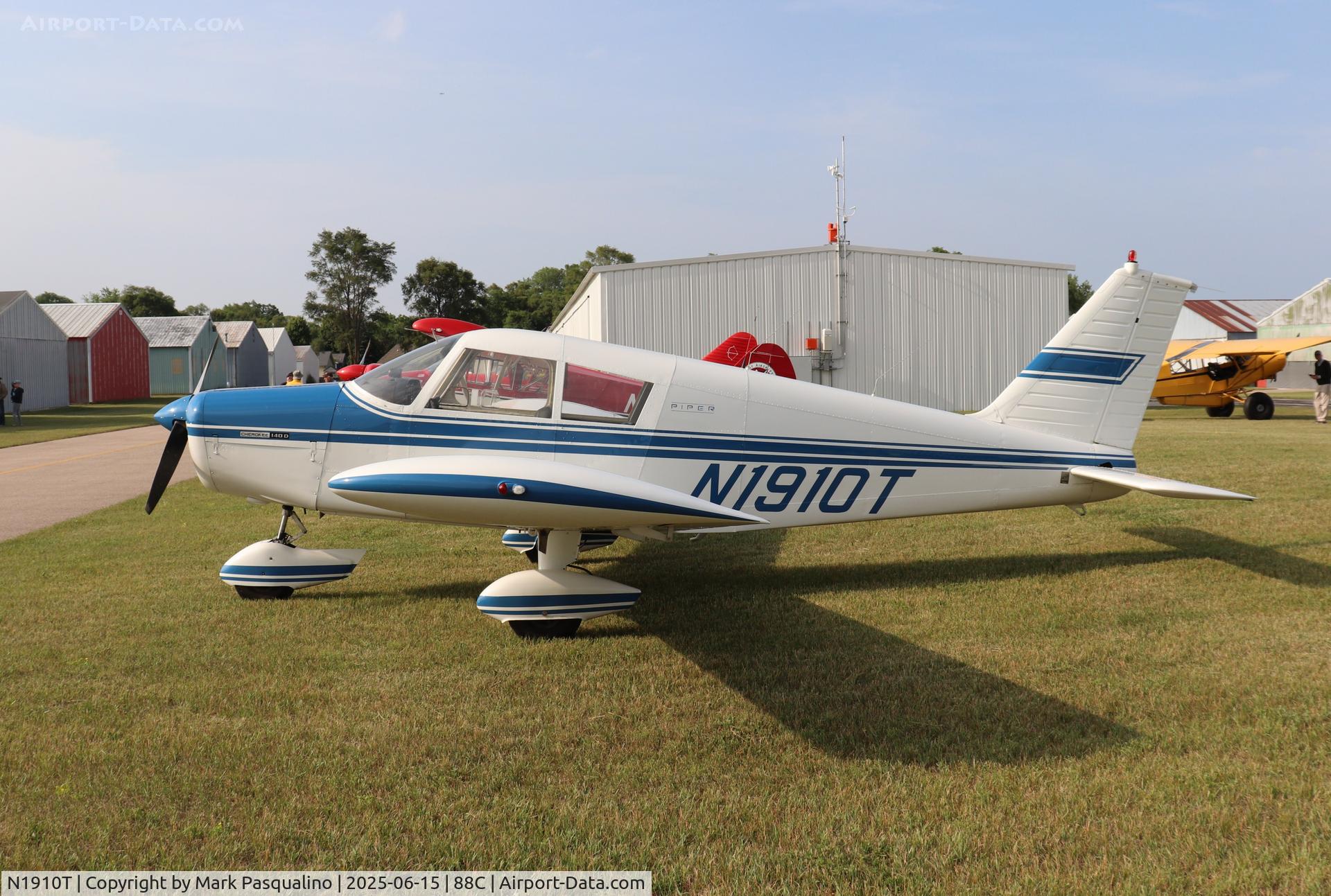 N1910T, 1971 Piper PA-28-140 C/N 28-7125464, Piper PA-28-140