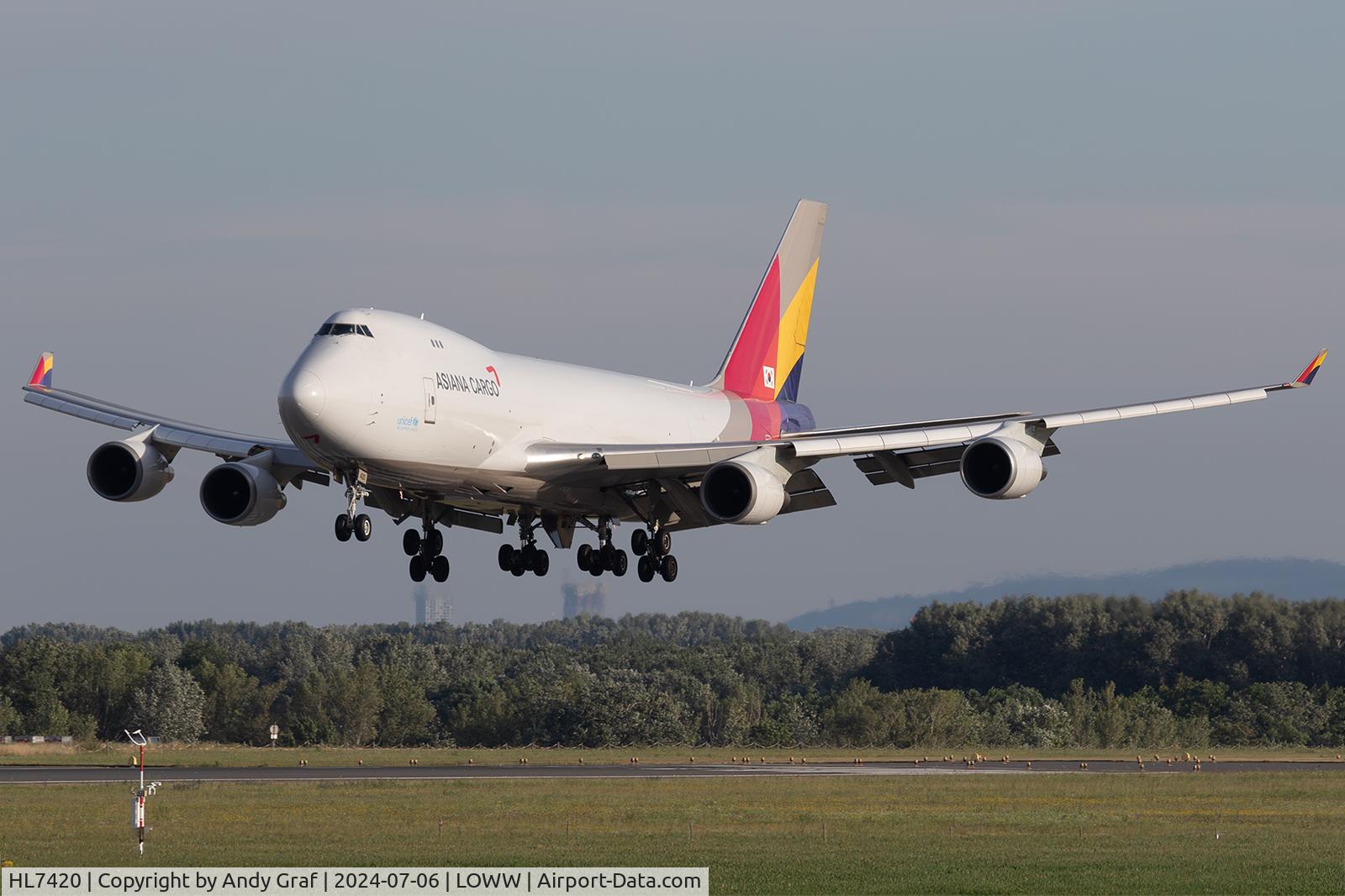 HL7420, 1995 Boeing 747-48EF (SCD) C/N 25783, Asiana Cargo 747-400