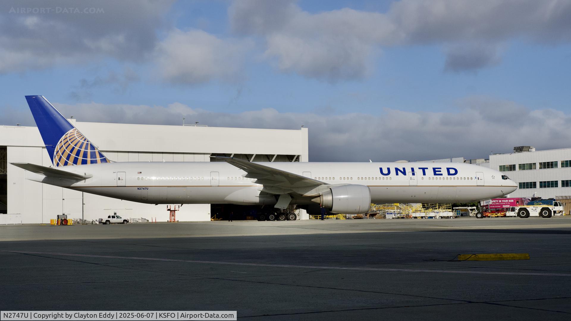 N2747U, 2018 Boeing 777-322/ER C/N 64991, SFO 2025